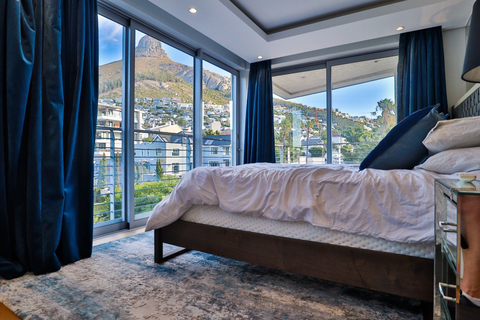 To Let 3 Bedroom Property for Rent in Sea Point Western Cape